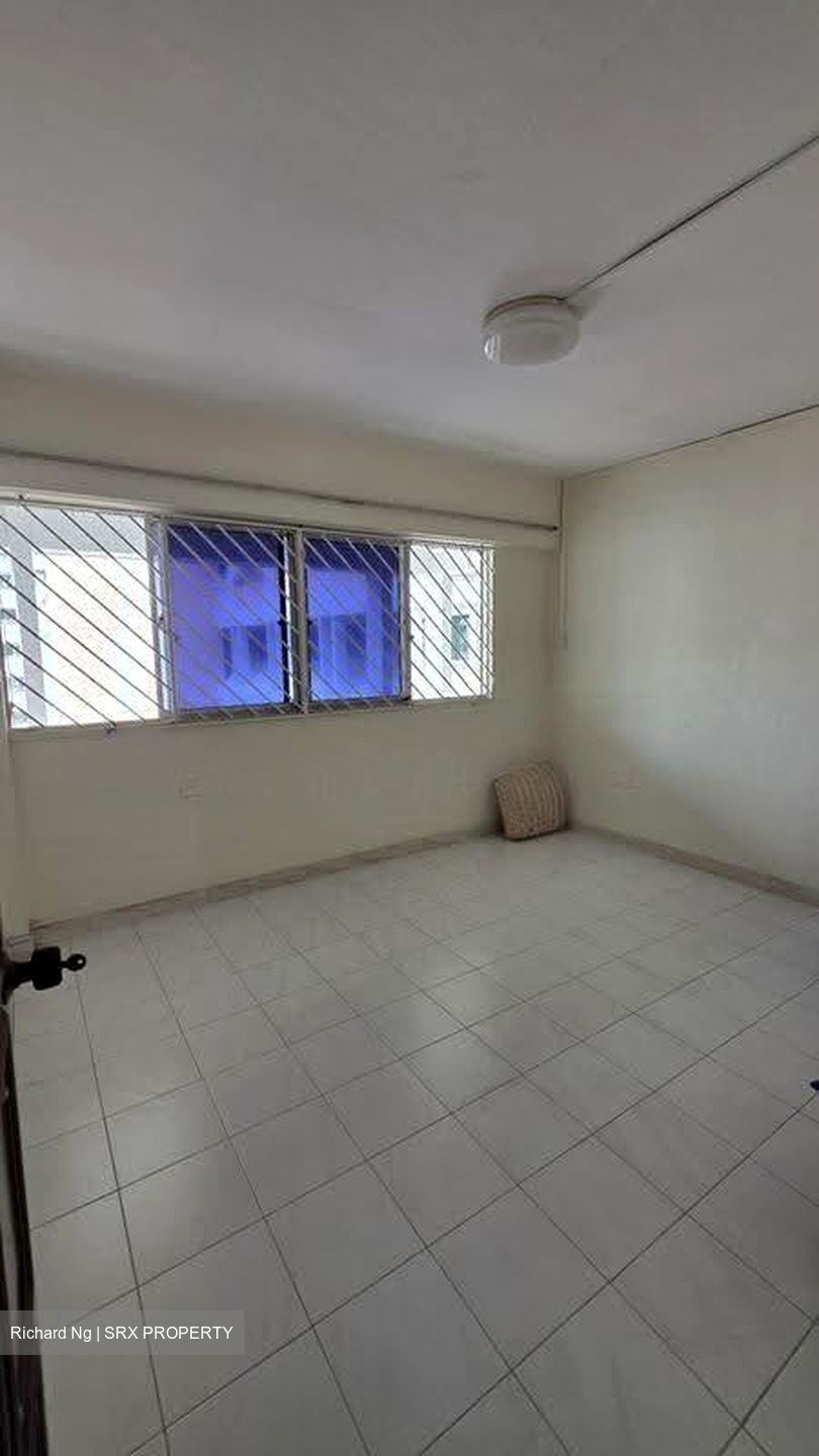 Blk 556 Jurong West Street 42 (Jurong West), HDB Executive #636434211